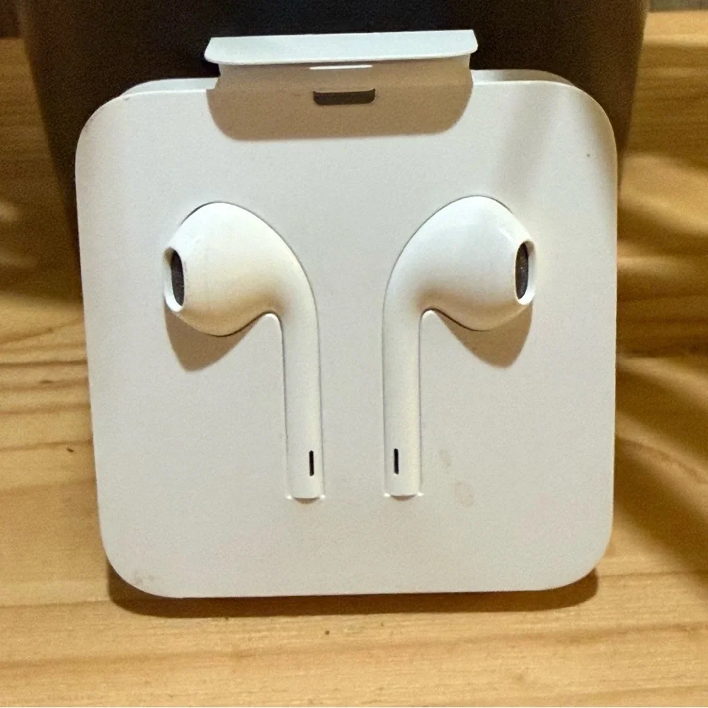 Apple premium earbuds